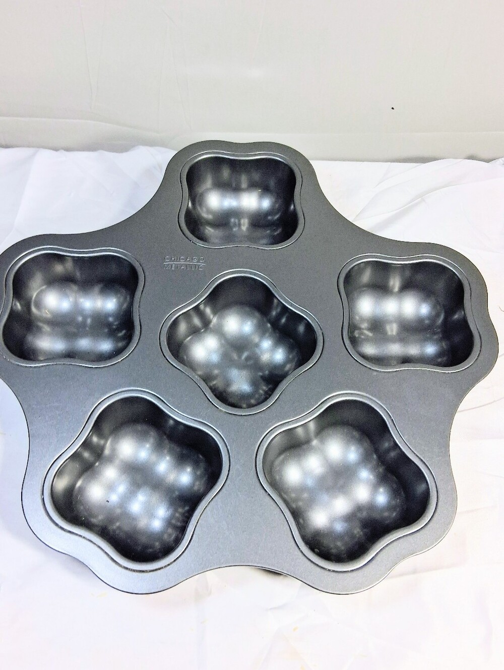 Chicago Metallic Stuff It Up Pan 14" X 14" Stuffed Peppers, Pot Pies, Apples